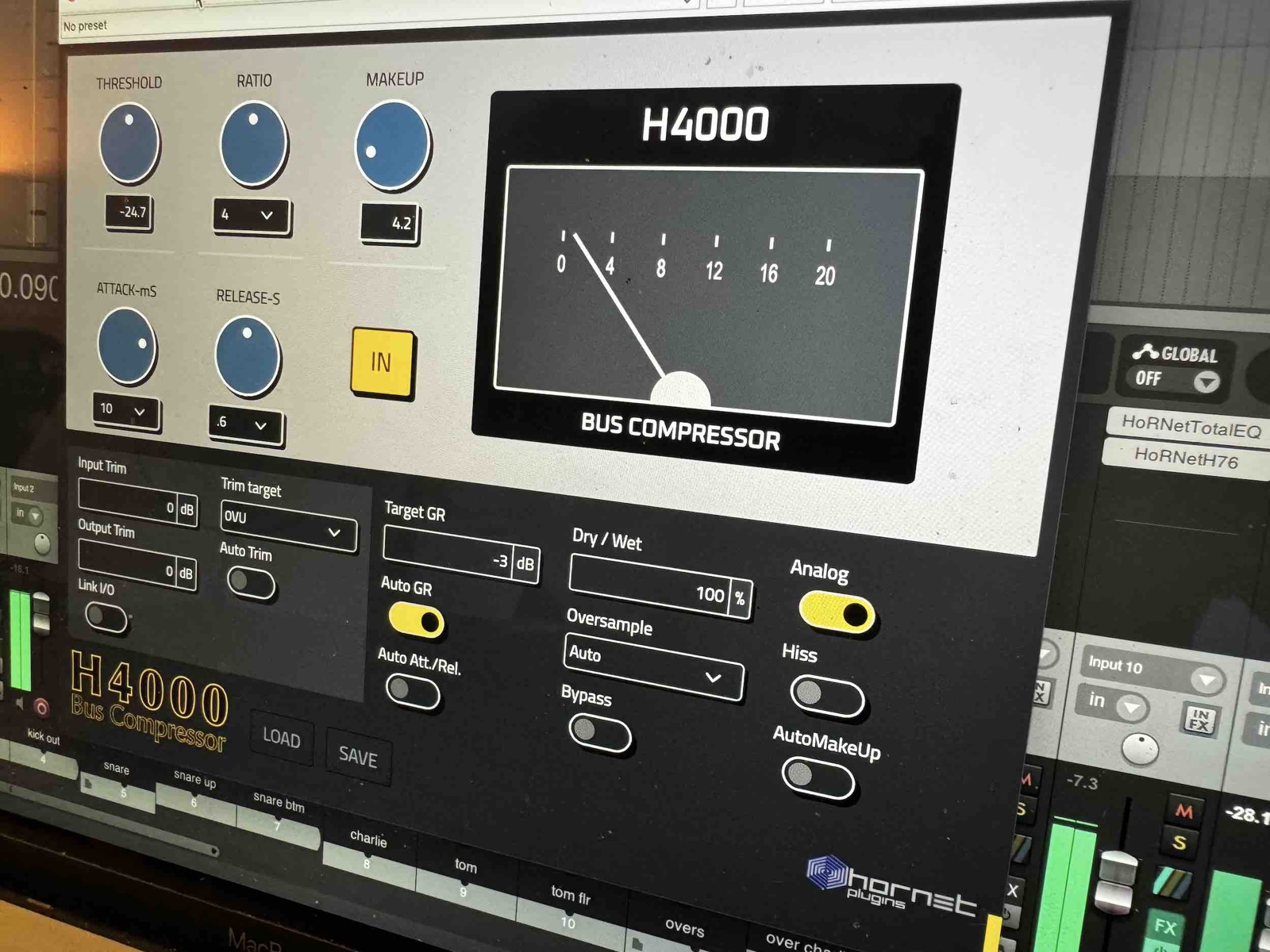 H4K Bus Compressor by HoRNet